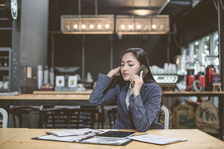 數(shù)字時代的青春剪影 在圖書館中探索線上商務(wù)咨詢的新機遇